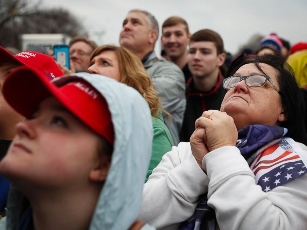 1484978839ap-supporters-watch-inauguration-ps-170120_4x3_992.jpg